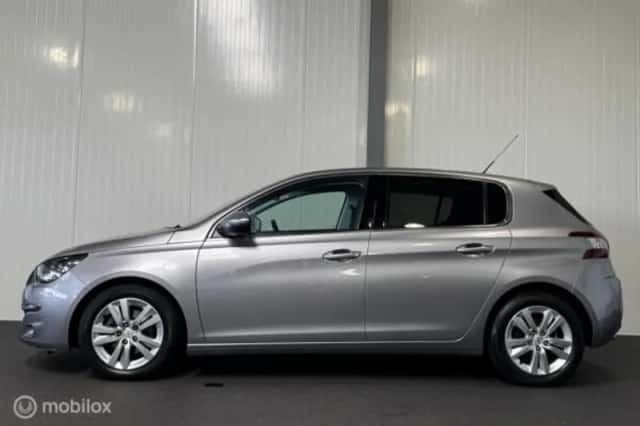 Peugeot 308 (2015) thumbnail 3