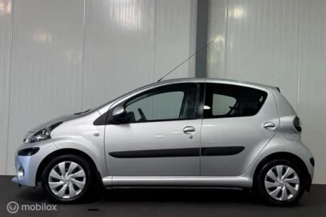 Toyota Aygo (2012) thumbnail 3
