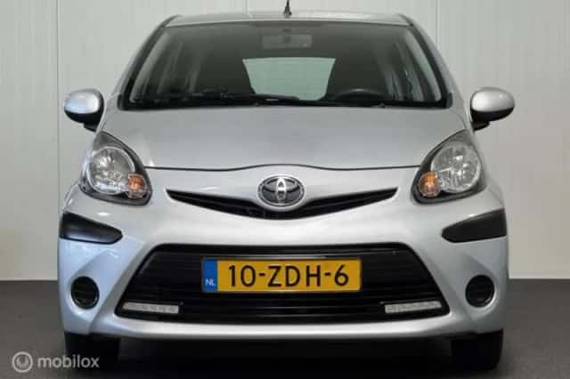 Toyota Aygo (2012) thumbnail 4