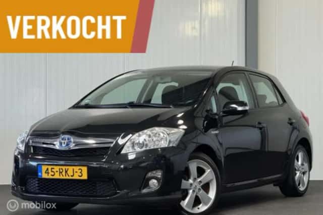Toyota Auris (2011) thumbnail 1