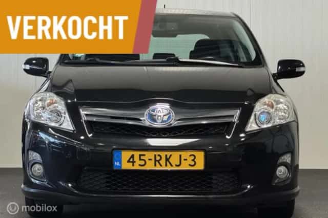 Toyota Auris (2011) thumbnail 4