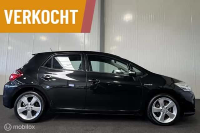 Toyota Auris (2011) thumbnail 5