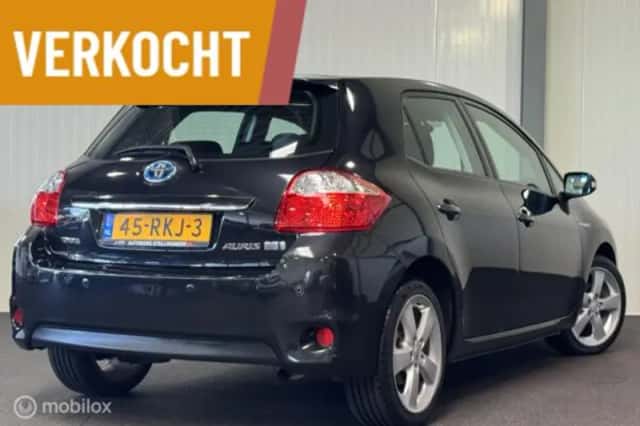 Toyota Auris (2011) thumbnail 6