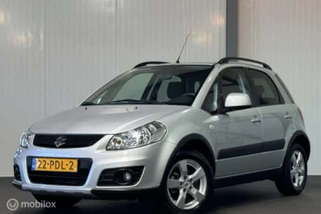 Suzuki SX4 (2011) thumbnail 1