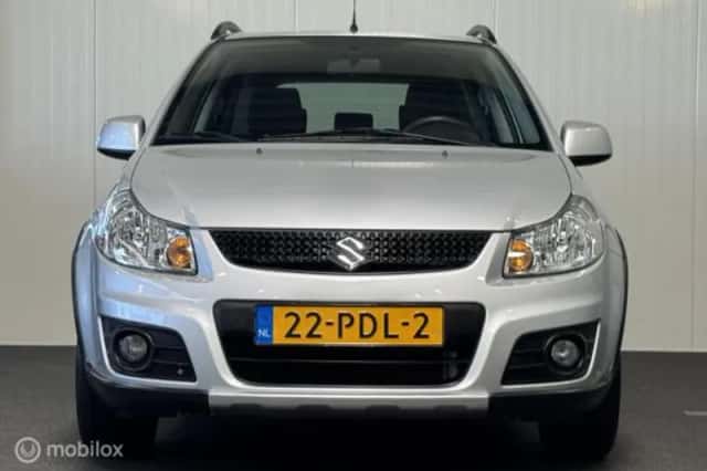 Suzuki SX4 (2011) thumbnail 4