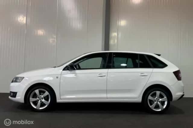 Škoda Rapid (2014) thumbnail 3
