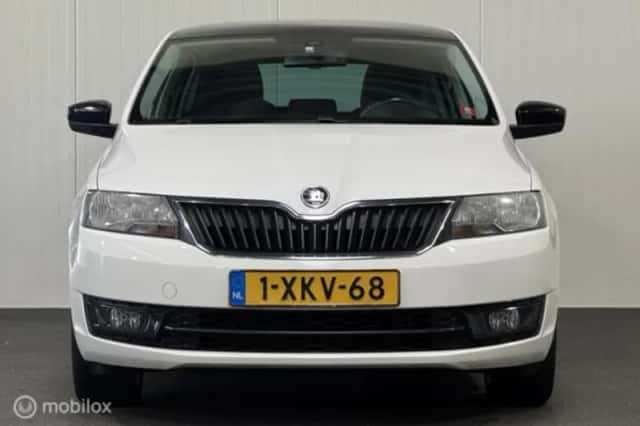 Škoda Rapid (2014) thumbnail 4