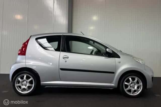 Peugeot 107 (2010) thumbnail 5
