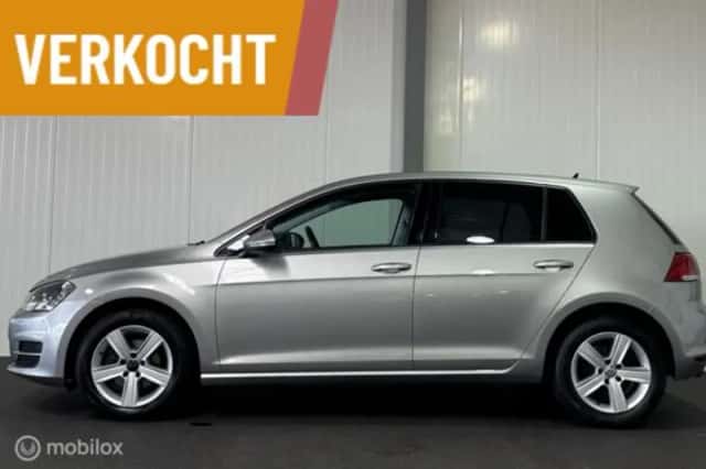 Volkswagen Golf (2022) thumbnail 3