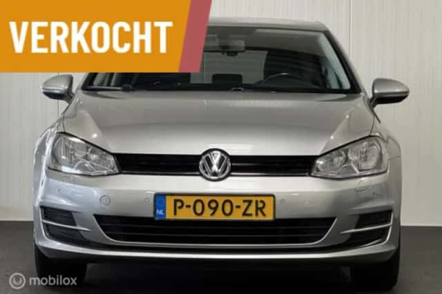 Volkswagen Golf (2022) thumbnail 4
