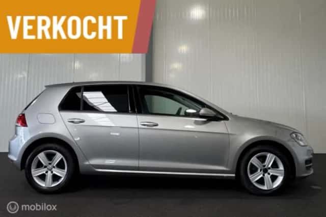 Volkswagen Golf (2022) thumbnail 5