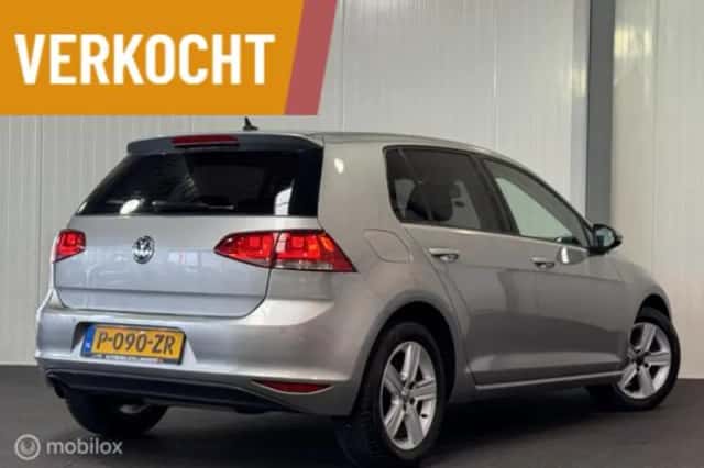 Volkswagen Golf (2022) thumbnail 6