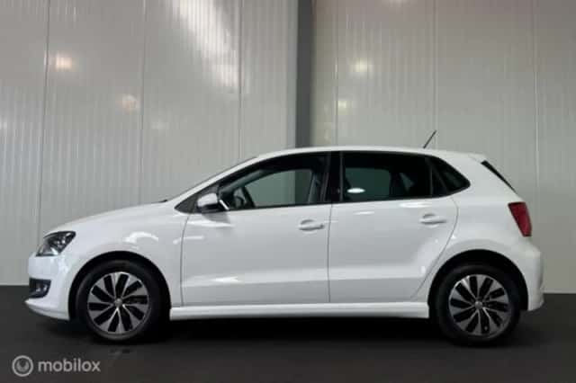 Volkswagen Polo (2015) thumbnail 3