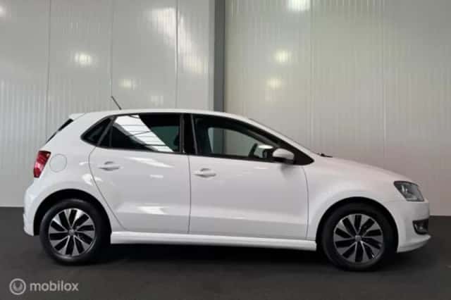Volkswagen Polo (2015) thumbnail 5