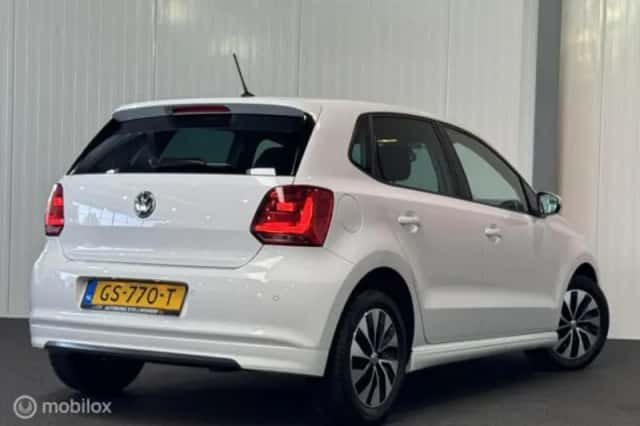 Volkswagen Polo (2015) thumbnail 6