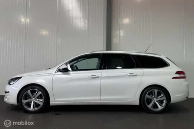 Peugeot 308 (2015) thumbnail 3