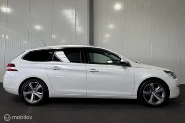 Peugeot 308 (2015) thumbnail 6