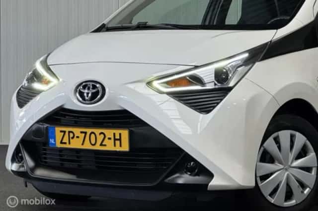 Toyota Aygo (2019) thumbnail 3