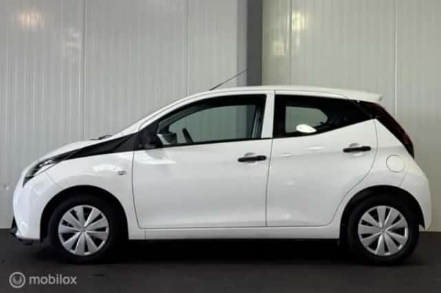 Toyota Aygo (2019) thumbnail 4