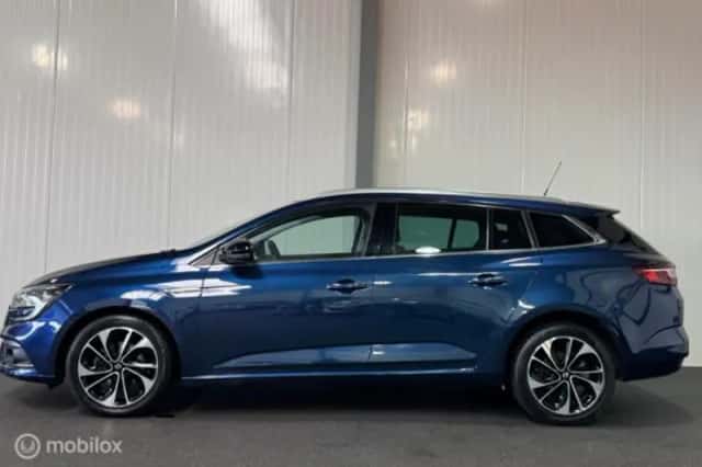 Renault Mégane (2018) thumbnail 3