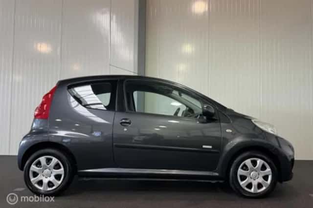 Peugeot 107 (2010) thumbnail 5
