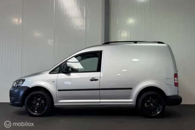 Volkswagen Caddy (2013) thumbnail 3