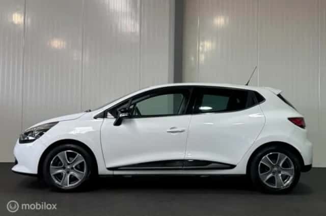 Renault Clio (2015) thumbnail 3