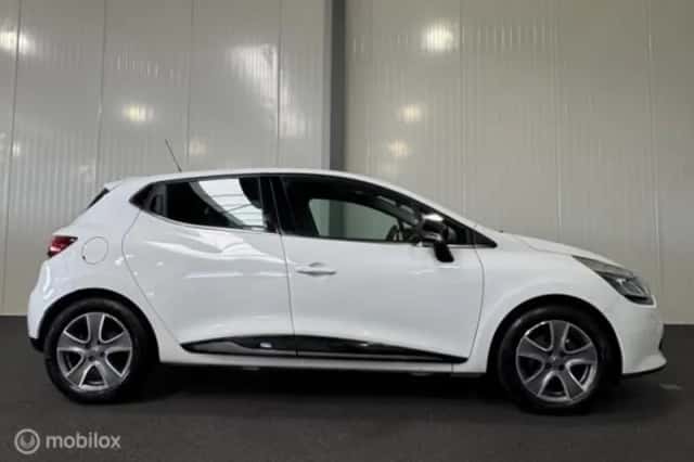 Renault Clio (2015) thumbnail 5
