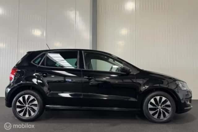 Volkswagen Polo (2015) thumbnail 5