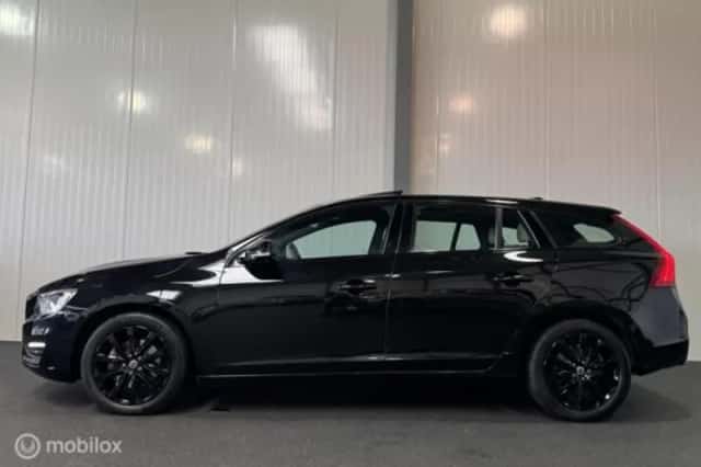 Volvo V60 (2018) thumbnail 3