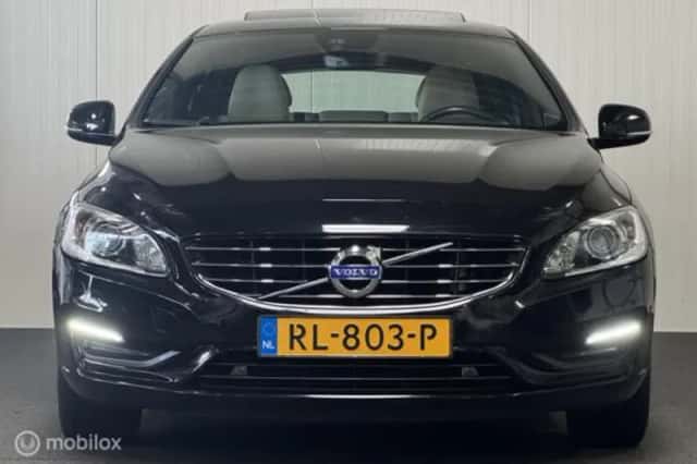 Volvo V60 (2018) thumbnail 4