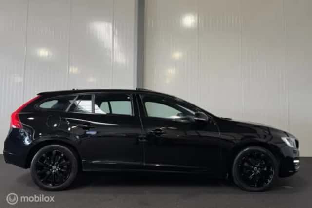 Volvo V60 (2018) thumbnail 5
