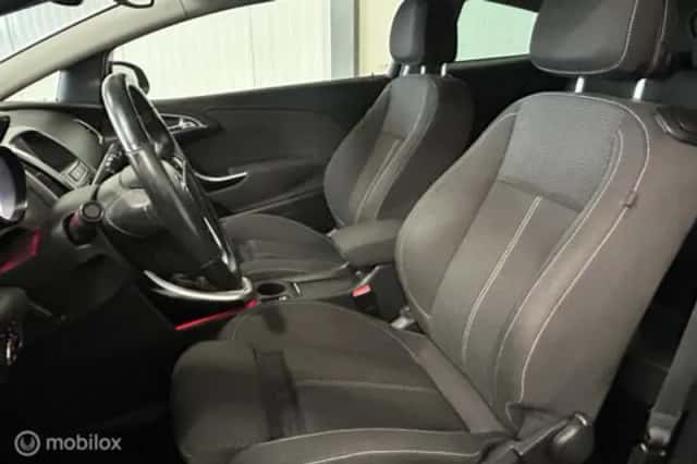 Opel Astra (2012) thumbnail 2