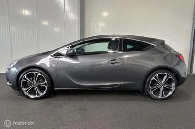 Opel Astra (2012) thumbnail 3