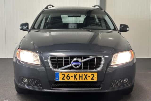 Volvo V70 (2009) thumbnail 3