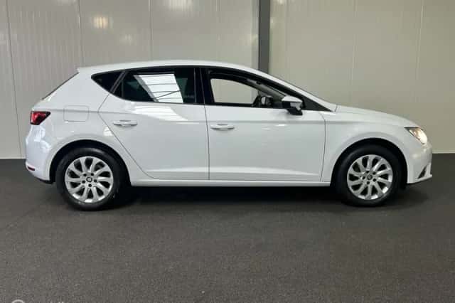 SEAT Leon (2015) thumbnail 4