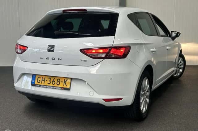 SEAT Leon (2015) thumbnail 5