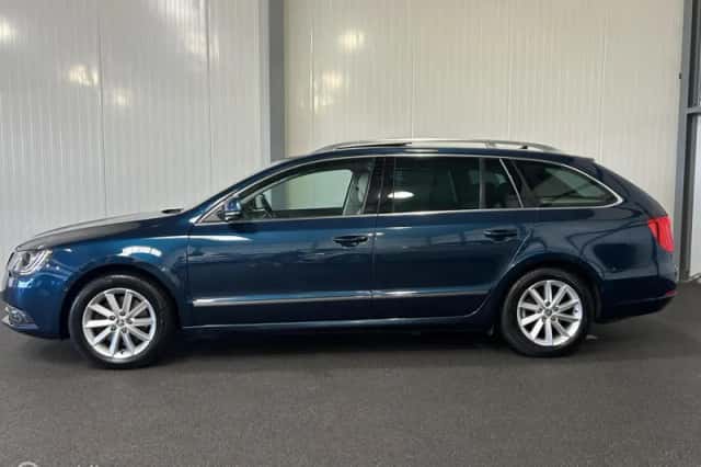 Škoda Superb (2015) thumbnail 2