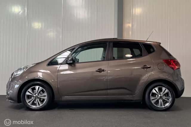 Kia Venga (2017) thumbnail 3