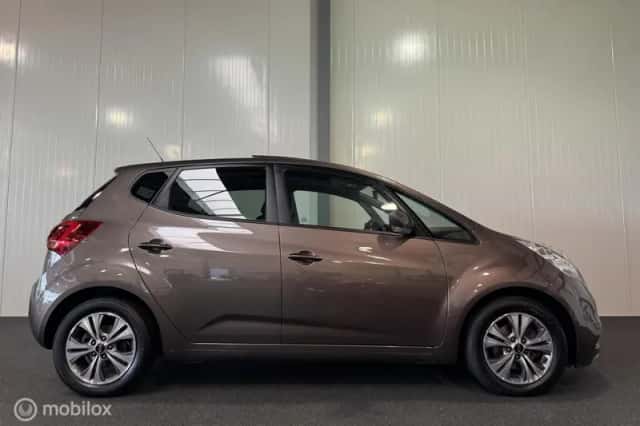 Kia Venga (2017) thumbnail 5