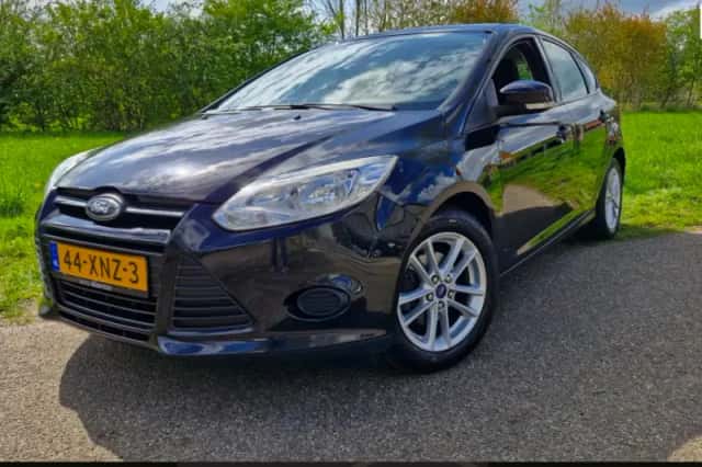 Ford Focus (2012) thumbnail 1