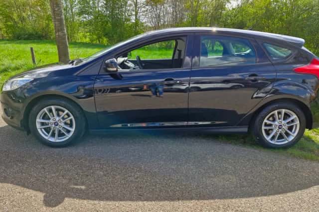 Ford Focus (2012) thumbnail 3