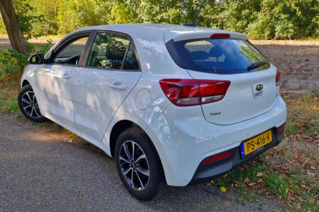 Kia Rio (2017) thumbnail 3