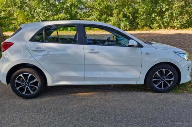 Kia Rio (2017) thumbnail 6