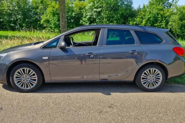 Opel Astra (2014) thumbnail 3