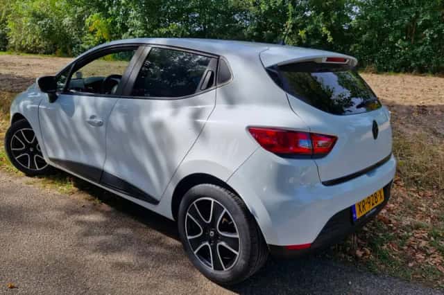 Renault Clio (2015) thumbnail 3