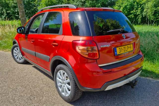 Suzuki SX4 (2013) thumbnail 4