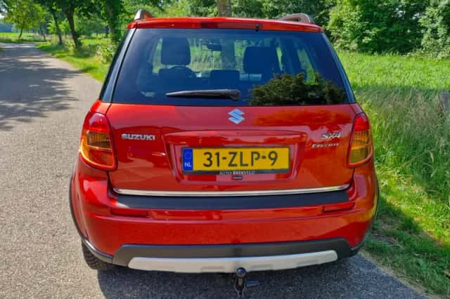 Suzuki SX4 (2013) thumbnail 5