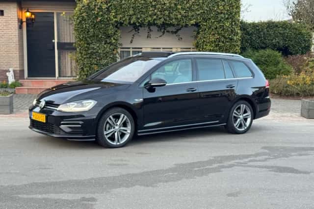 Volkswagen Golf (2020) thumbnail 1