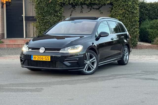Volkswagen Golf (2020) thumbnail 2
